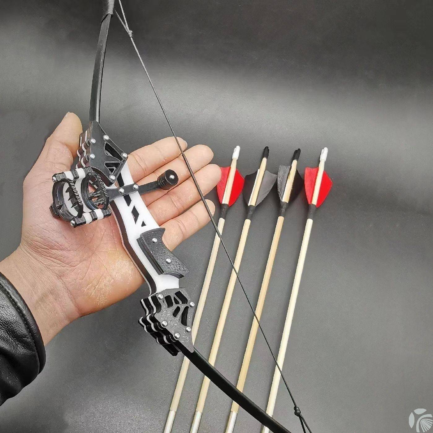 A generation of hard plastics with bows + 4 arrows + target paper + wrench